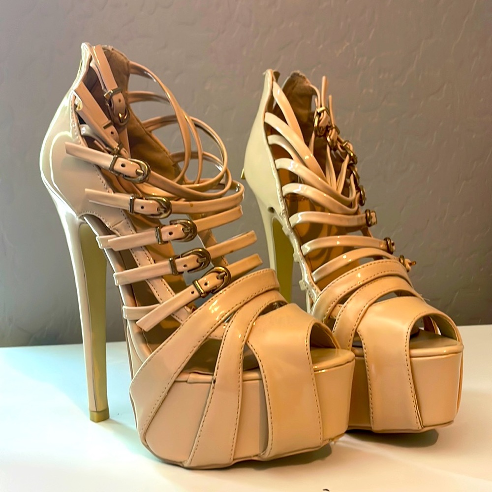 Cream/tan heels